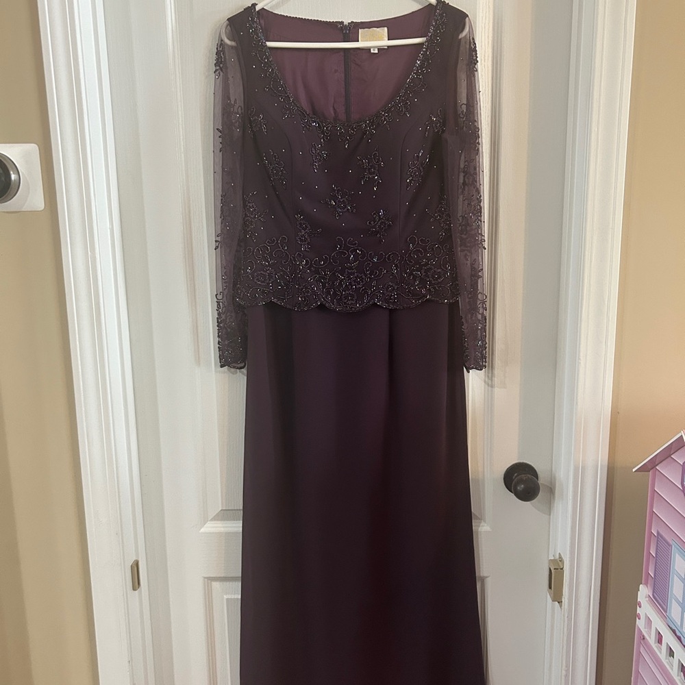 Elegant Long Sleeve Evening Dress in Plum
